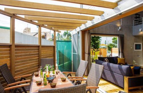 Kadena-cho Villa | 400年続く沖縄の伝統工芸品を味わう。伝統の技が光る格別なひとときを~やちむんハウス~