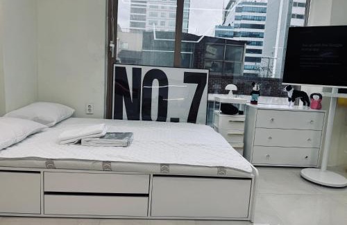 Seongsu Apartment | 401, Atelier Seongsu Riverside Loft Cherry Blossom Road Han River airport bus