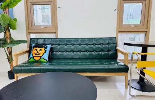 Seongsu Apartment | 401, Atelier Seongsu Riverside Loft Cherry Blossom Road Han River airport bus