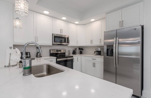 Island Estate Condo | 403, Water View-Clearwater Bch in 6 min, Pool/Gym