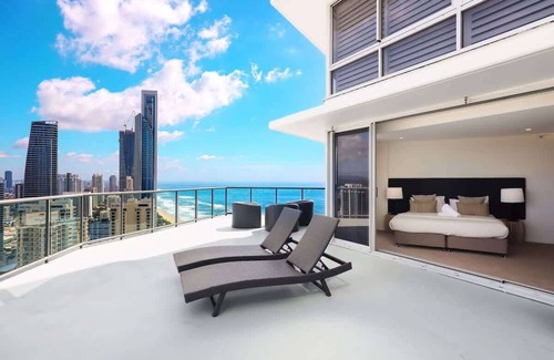 Surfers Paradise Apartment | 40L Peninsula Summary