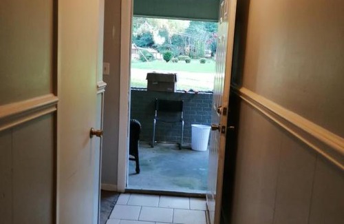 Tougaloo House | 4105 ENTIRE Happy House with Laundry RM