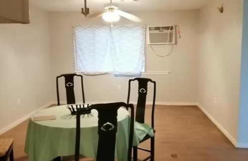 Tougaloo House | 4105 ENTIRE Happy House with Laundry RM