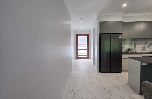 Redlynch Villa | 41RedPebble Brand New villa in 1 BedRoom in Redlynch Cairns QLD