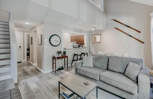 Glacier Apartment | 45SW-Fireplace-Dishwasher-Washer Dryer-Sleeps 4 condo