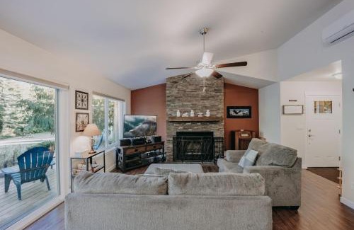 Maple Falls House | 47MF - WiFi - Fireplace - Sleeps 6