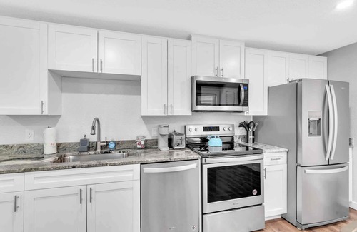 Safety Harbor Cottage | 4B- Newly Renovated 2/1 at Coastal Cottages