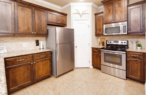 Wellborn House | 4bd/4bath w/Community Pool & Beach Volleyball - 6mins to Kyle Field