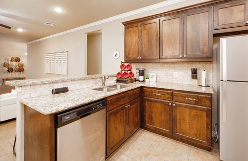 Wellborn House | 4bd/4bath w/Community Pool & Beach Volleyball - 6mins to Kyle Field