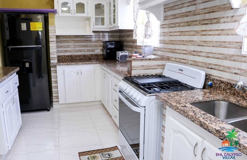 Ragged Point House | 4Bed 4.5Bath Villa, Air Conditioning, Wifi- Kitchen, 5mins Bottom Bay Beach