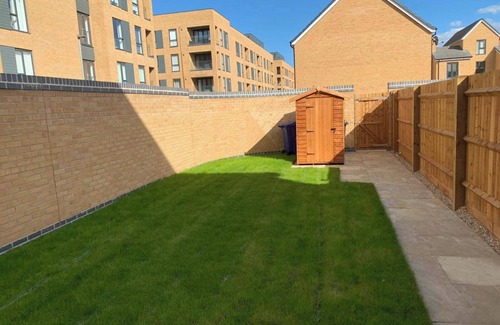 South Ockendon House | 4bed House - Direct Links Into Central London