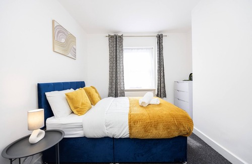 Aveley House | 4Beds,3 Baths, Free Parking, Garden, River View