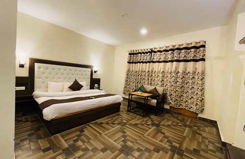 Gadherni Apartment | 4BHKitchen I MountainView I Pet Friendly I Garden