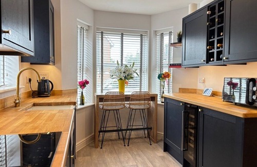 Horsham House | 4BR 2.5BA Fast Wi-Fi Free Parking Garden