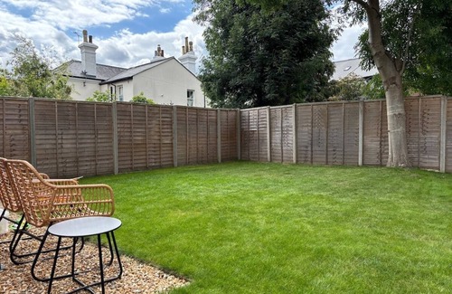 Horsham House | 4BR 2.5BA Fast Wi-Fi Free Parking Garden