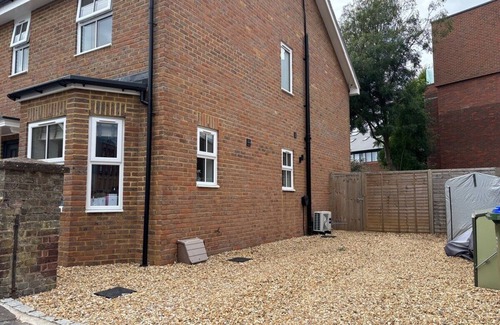 Horsham House | 4BR 2.5BA Fast Wi-Fi Free Parking Garden