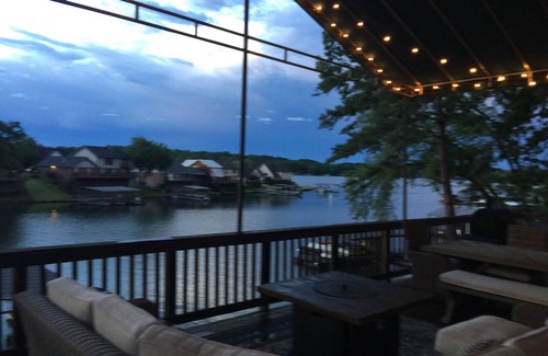 Lakeland House | 4BR/2BA And 2 Living Areas. Large Deck. Double Dock Sleeps 10