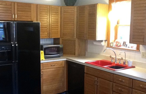 Lindenwood Park House | 4BR 2BA Modern Family Home with Private Heated Inground Pool nOpen March 1-Nov 3