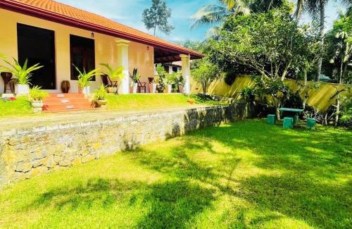 Kundasale Villa | 4BR AC Private Villa Kandy
