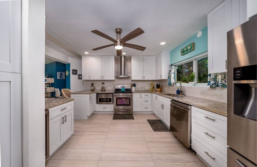 Rosendal Villa | 4BR - centrally located & mins. from Magen's Bay!