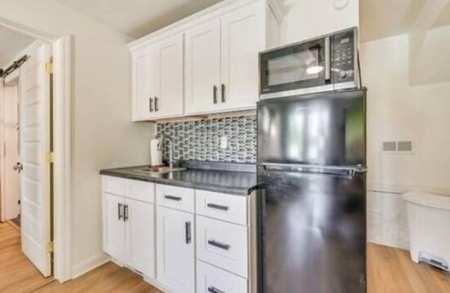 Mount Vernon House | 4BR+Lake Access+ Fire Pit+Pet Friendly&Heated Pool w fee+ Avail 10-19 thru 10-24