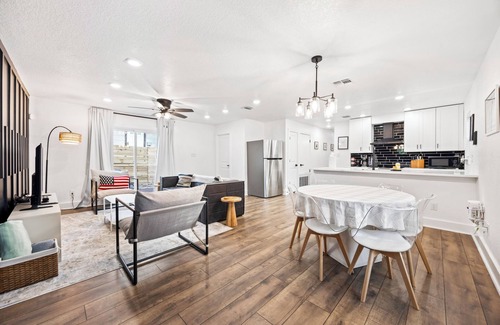 Southside House | 4BR Modern Getaway by Lackland & SeaWorld