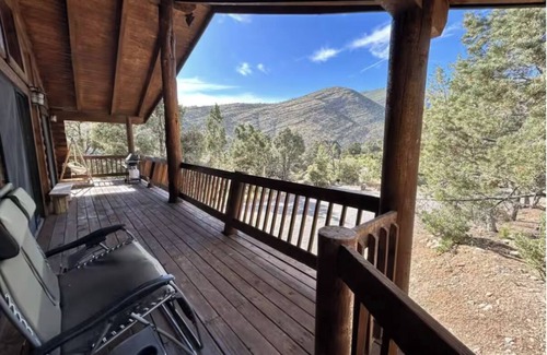 Mount Charleston Cabin | 4BR Sneak-Away Log Cabin: Mountain View & Garage