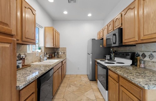 Tempe Condo | 4BR Tempe Retreat. Walk to ASU & Mill Ave. Family Friendly