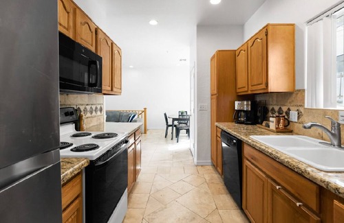 Tempe Condo | 4BR Tempe Retreat. Walk to ASU & Mill Ave. Family Friendly