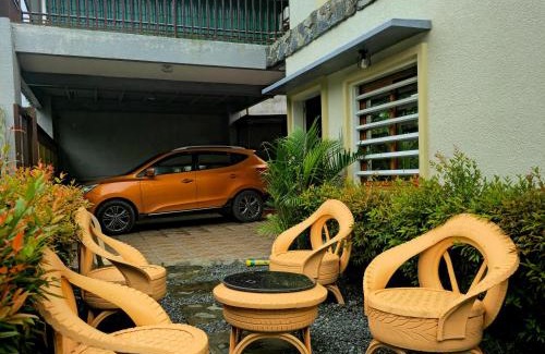 Malabag House | 4BR Villa with Private Pool & Roof deck