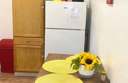 Wyandotte Apartment | 4Mi Downtown, Near Airport & Major Attractions, The Green House Unit A