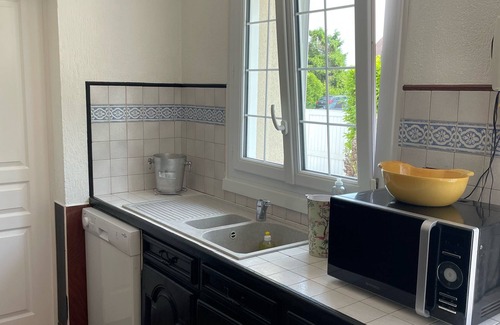 Varaville House | 4mn from the sea and Cabourg 16p. gîte with fireplace, ping pong table, swing