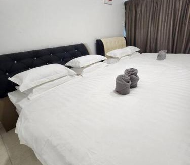 Sandakan House | 4R4B SDK Traveler Modern loft overlooking downtown