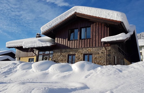 Ofterschwang House | 4th floor skier's getaway near ski lifts w/balcony, wood-burning fireplace