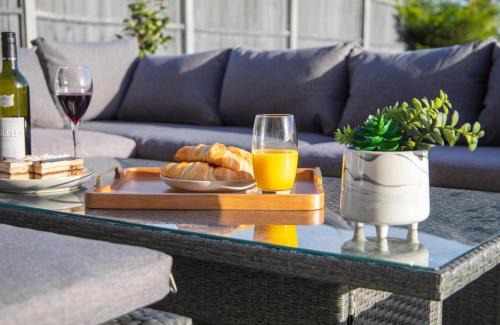 Stow Bardolph Apartment | 4x Bed Luxurious Home With a View