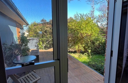 Watson House | 5+1 BRs/3 Bathrooms/NBN Wifi/Free Secure 5-6 Parking