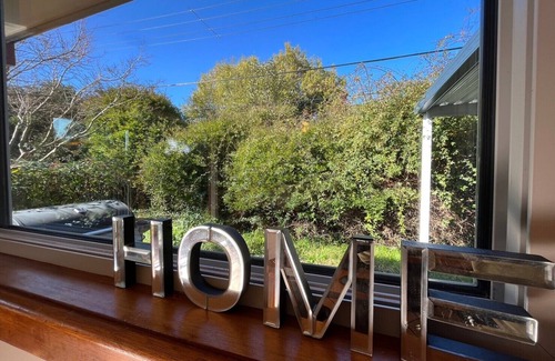 Watson House | 5+1 BRs/3 Bathrooms/NBN Wifi/Free Secure 5-6 Parking