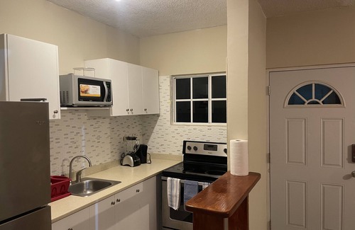 Eastwood Park Apartment | 5-7 minutes from halfway tree