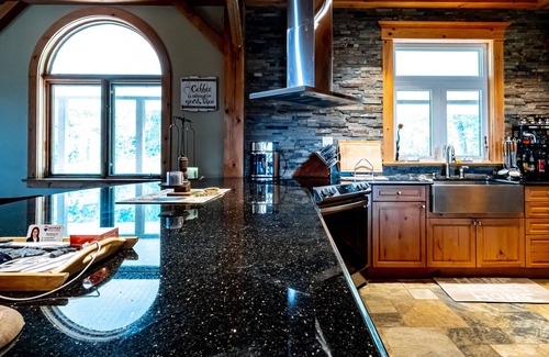 Scugog Cottage | 5-Acre Waterfront Cottage w/sauna & Hot Tub at lake Scugog, 1 hour from Toronto