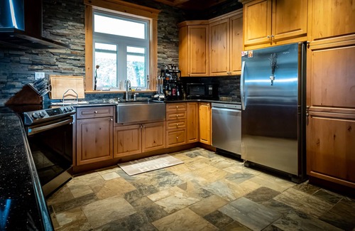 Scugog Cottage | 5-Acre Waterfront Cottage w/sauna & Hot Tub at lake Scugog, 1 hour from Toronto