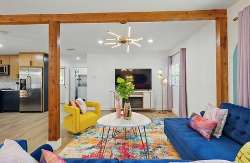Park Central House | 5-BD/2-BA Cheerful Retreat | Pool, Patio, Firepit