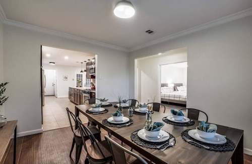 Park Central House | 5-BD,2-BA Spring Valley Park Home w Backyard Fun