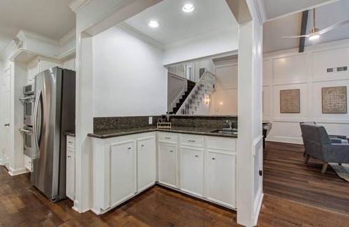 Barker House | 5-BD/3.5-BA Grand Getaway + Backyard Pool Paradise