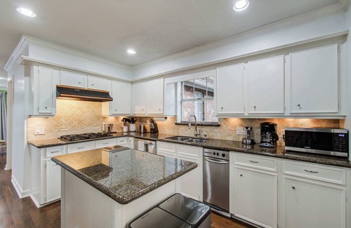 Barker House | 5-BD/3.5-BA Grand Getaway + Backyard Pool Paradise