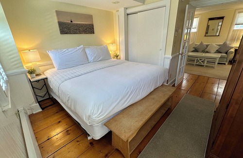 Yachting Village Hotel | 5 Bed, 5 bath, 3 pullout sofas, 1 daybed, Dog friendly, & parking on Historic Spring St.