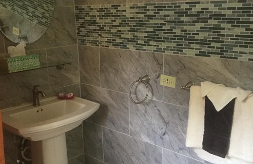 Crane corner House | 5 bedroom 5 bath sleeps 10 .