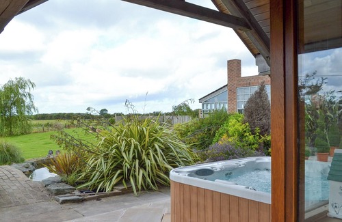 Poulton-le-Fylde Cottage | 5 bedroom accommodation in Stalmine, near Poulton-le-Flyde