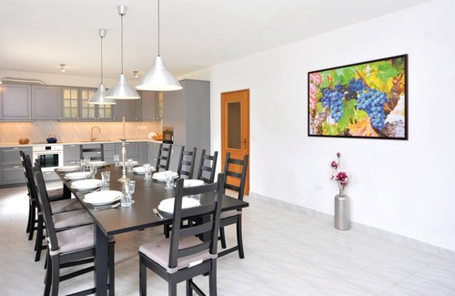 Trilj House | 5 bedroom gorgeous home in Bisko