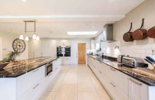 Goole House | 5 bedroom luxury retreat set in 1.3 acres of landscaped grounds with hot tub