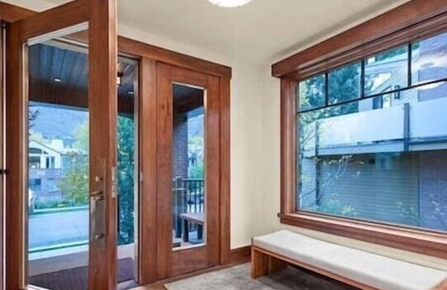 Aspen House | 5 Bedroom Modern Duplex in Aspen Core, Great Views